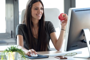 7 ways to keep your healthy summer habits in the office